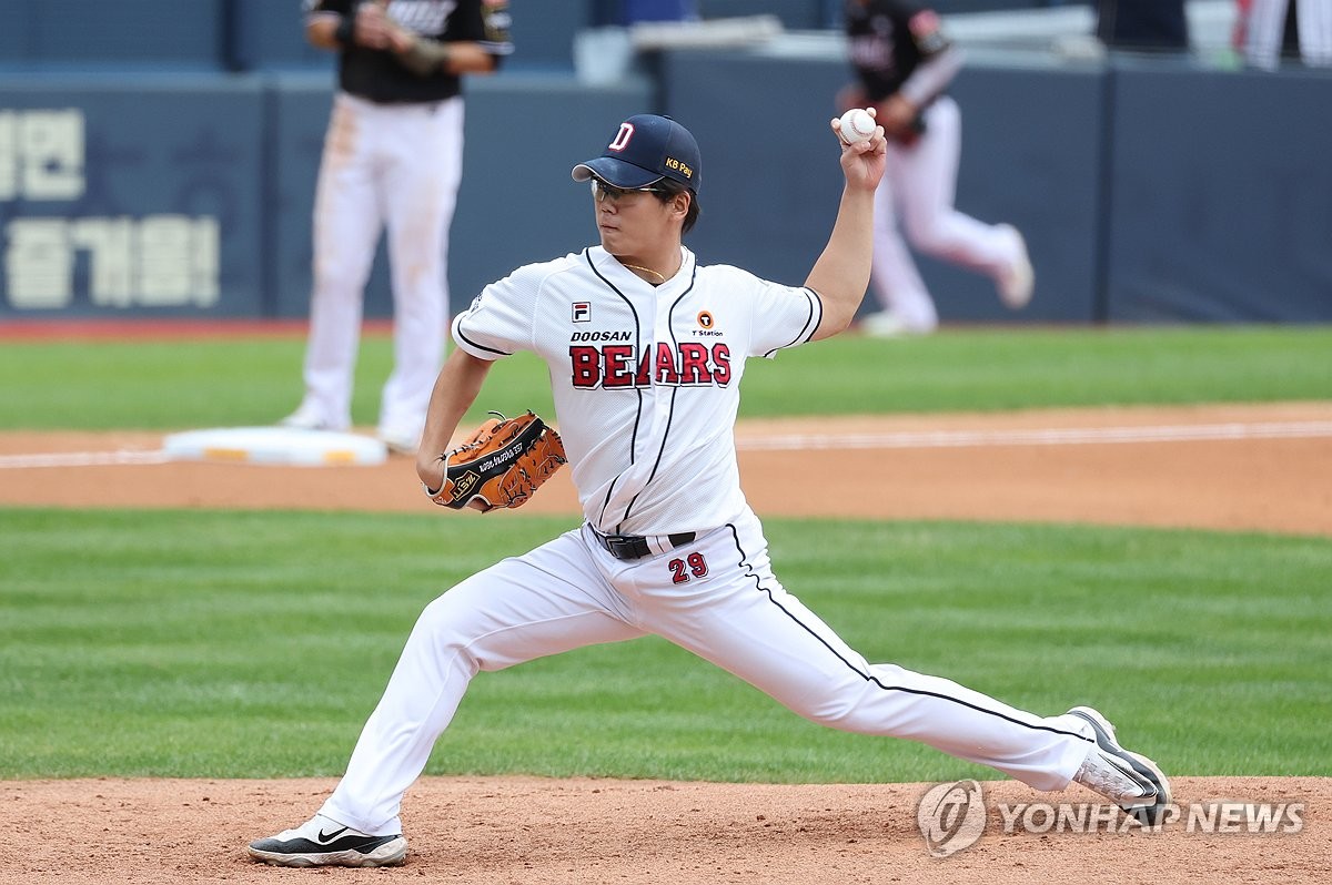 두산 왼팔 투수 이병헌, 두 달 만에 1군 <b>복귀</b>…고효준 말소