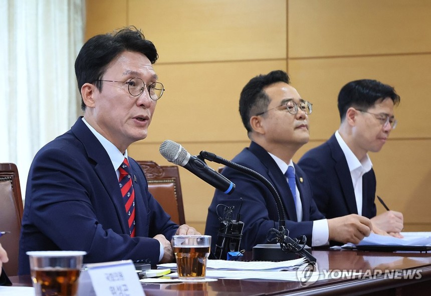 김민석 총리 후보자, 식품·외식협회 만나 '물가대책' 모색
(서울=연합뉴스) 이정훈 기자 = 김민석 국무총리 후보자가 14일 서울 종로구 통의동 금융감독연수원에 마련된 청문회 준비단 사무실에서 식품·외식업 협회와 전