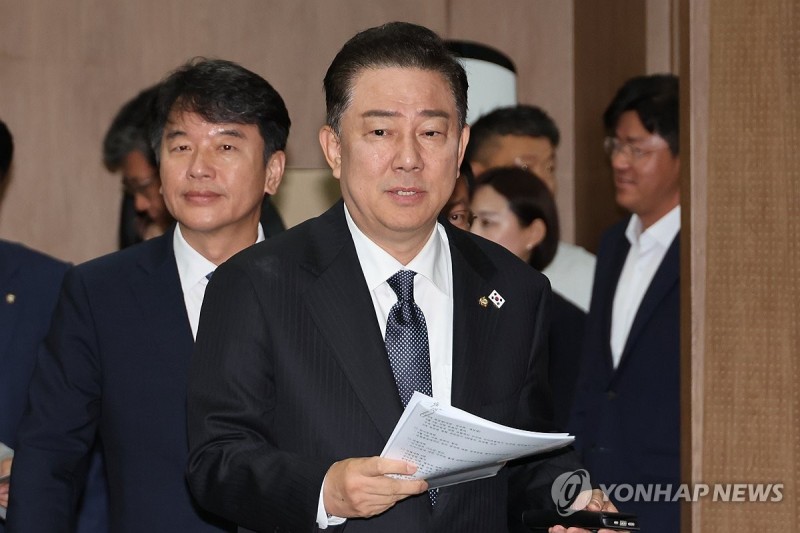 <b>김병기</b> "<b>상법</b> 먼저 처리"…'법사위원장 달라' 野요구엔 거절