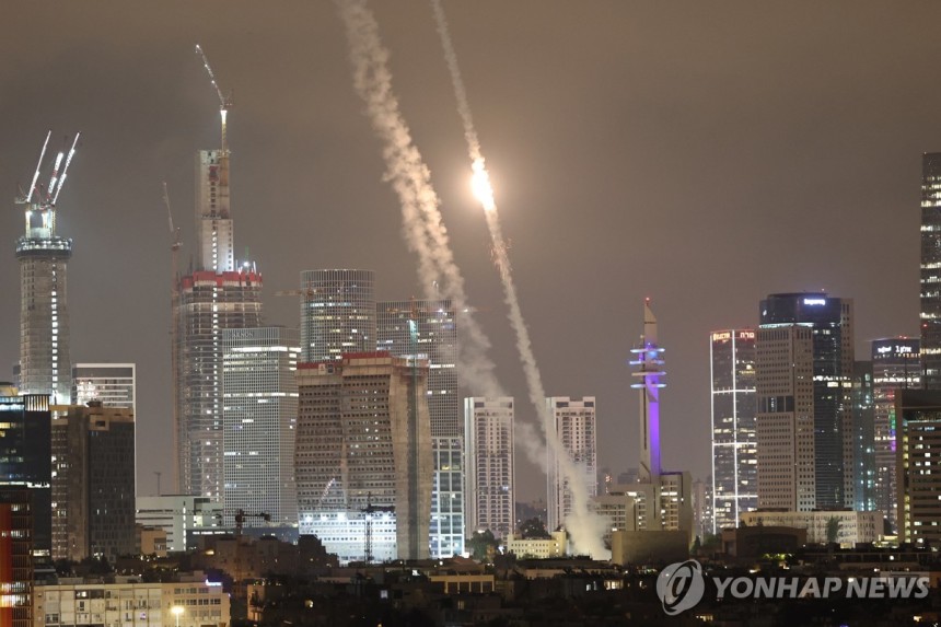 발사되는 이스라엘 방공망 아이언돔
[EPA 연합뉴스 자료사진 재판매 및 DB 금지]