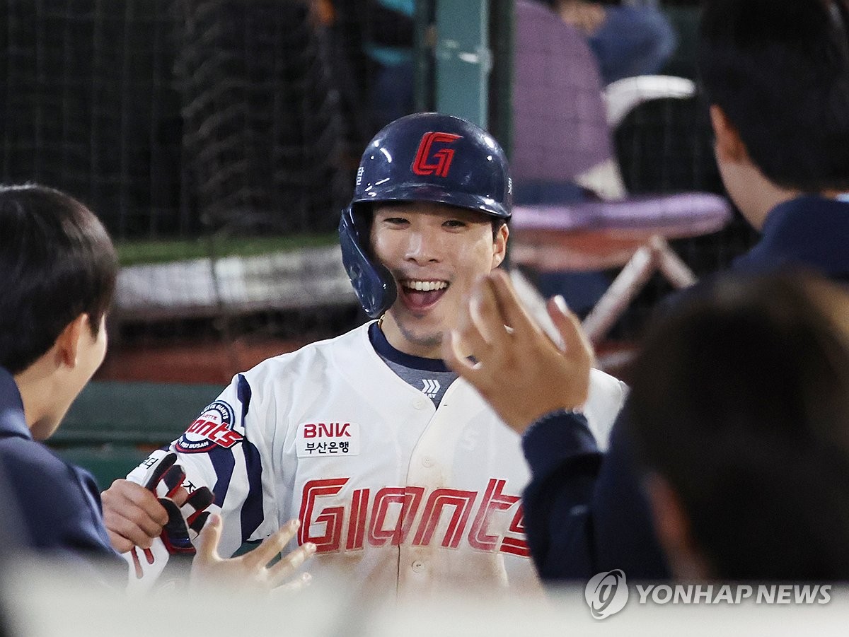 각혈했던 프로야구 롯데 <b>장두성</b>, 상태 호전…"가벼운 운동 가능"