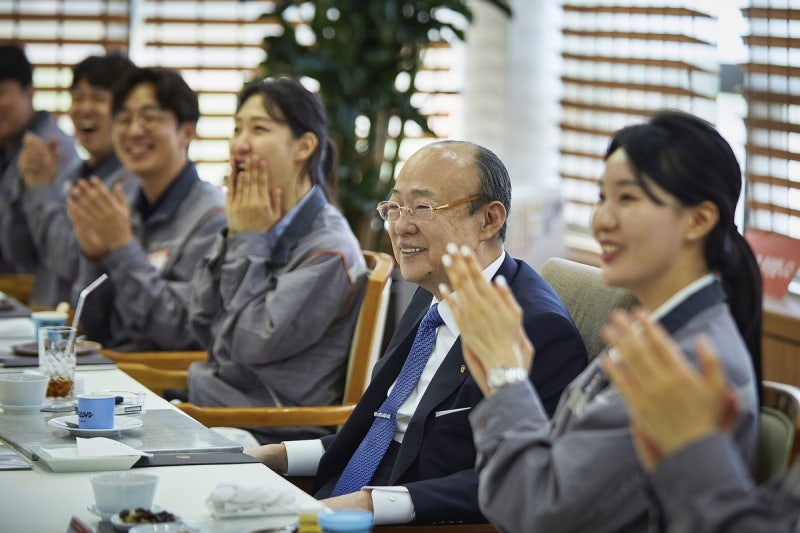 <b>김승연</b>, 한화토탈에너지스 대산공장 방문…올해 첫 <b>현장</b>행보