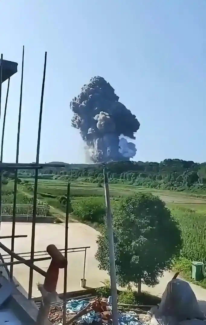 中 남부 <b>후난성 폭죽공장</b>서 <b>폭발</b>사고…9명 사망·26명 부상