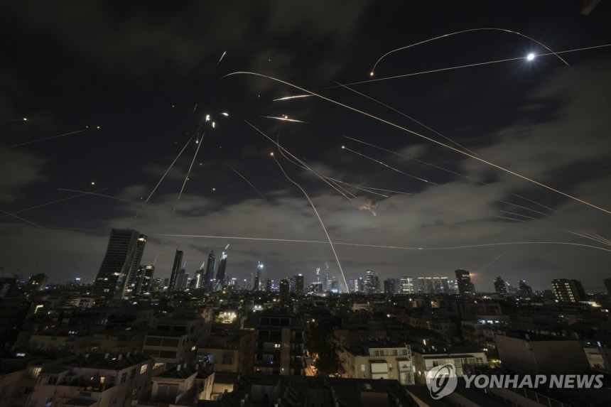 이스라엘 텔아비브 상공
[AP 연합뉴스 자료사진. 재판매 및 DB 금지]