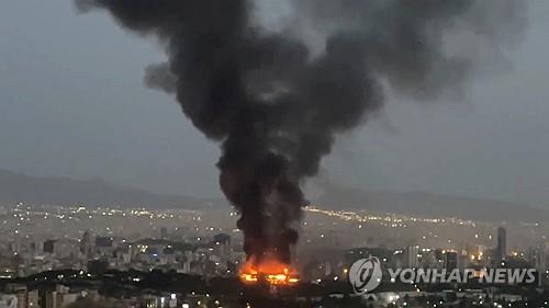 이란 수도 테헤란에 발생한 폭격
[로이터=연합뉴스. 재판매 및 DB 금지]