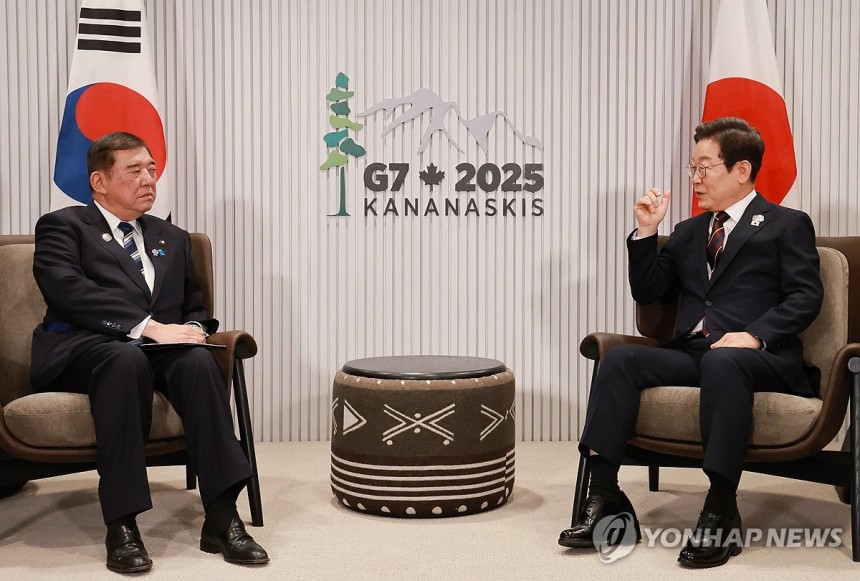 이재명 대통령, G7 계기 한일 정상회담
(캐내내스키스[캐나다]=연합뉴스) 홍해인 기자 = 이재명 대통령이 17일(현지시간) 캐나다 앨버타주 캐내내스키스 주요 7개국(G7) 정상회의장에서 이시바 시게루 일본 총리와 