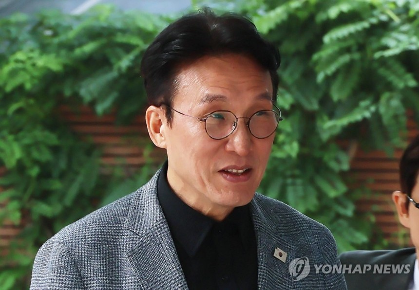 김민석 국무총리 후보자 출근
(서울=연합뉴스) 이정훈 기자 = 김민석 국무총리 후보자가 18일 서울 종로구 통의동 금융감독연수원에 마련된 청문회 준비단 사무실로 출근하고 있다. 2025.6.18 uwg806@yna.