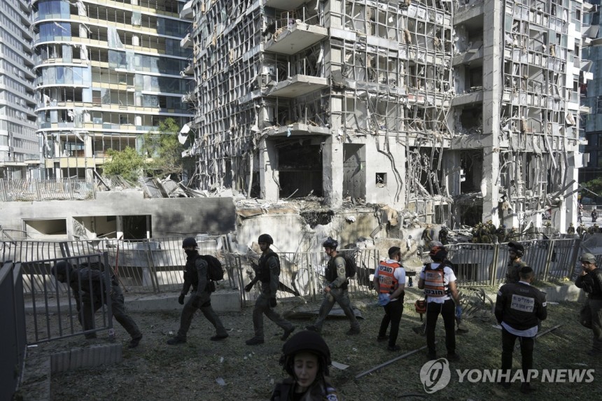 이란의 미사일 공격을 받은 이스라엘
[AP=연합뉴스. 재판매 및 DB 금지]