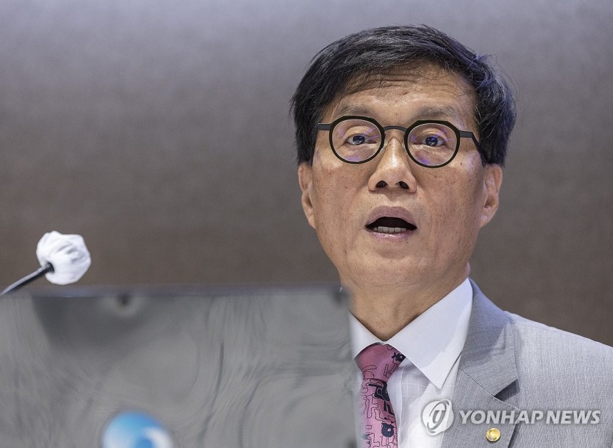 이창용 한국은행 총재
(서울=연합뉴스) 황광모 기자 = 이창용 한국은행 총재가 18일 서울 중구 한국은행 별관에서 '가공식품, 주거비 등 생활물가 평가와  향후 주요물가 동인 점검'을 주제로 열린 2025 상반기 물
