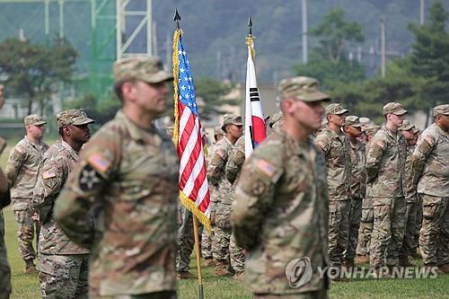 태극기와 성조기
[동두천=연합뉴스 자료사진] 18일 오전 경기도 동두천시 캠프 케이시에서 열린 주한미군 순환배치 여단 임무교대식에서 태극기와 성조기가 나란히 놓여 있다. 
    미 4사단 1스트라이커여단(레이더 여