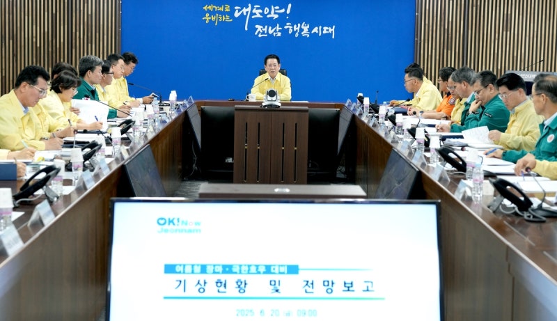 <b>김영록</b> 전남<b>지사</b> "장마·극한 호우 사전에 철저 <b>대비</b>"