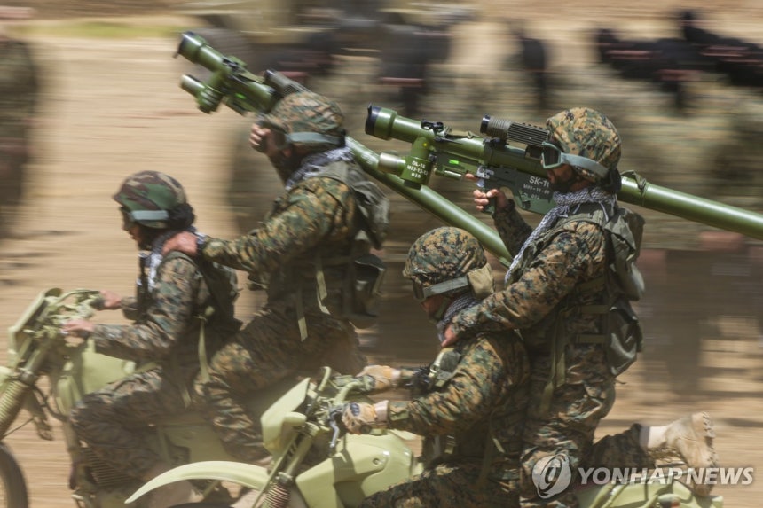 레바논 남부의 헤즈볼라 무장대원
[AP 연합뉴스 자료사진. 재판매 및 DB 금지]