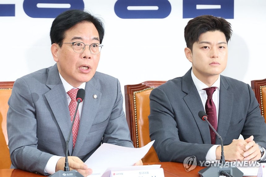 발언하는 송언석 원내대표
(서울=연합뉴스) 김주성 기자 = 국민의힘 송언석 원내대표가 19일 서울 여의도 국회에서 열린 "비리백화점 이재명 정부 인사청문회 대책회의"에서 발언하고 있다. 2025.6.19 utzza@