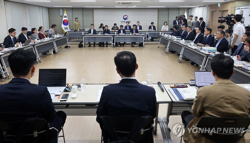 "尹정권 나팔수" <b>방통위</b> 국정위 <b>보고</b> 질타로 시작했다 <b>중단</b>(종합)