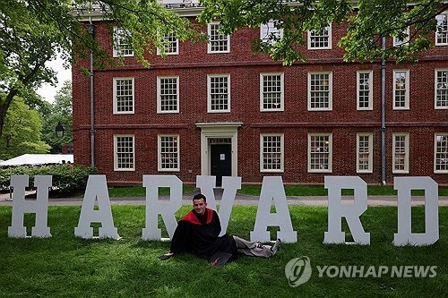 <b>트럼프</b> '<b>하버드</b> 때리기' 멈추나…"다음 주쯤 합의 발표 가능성"