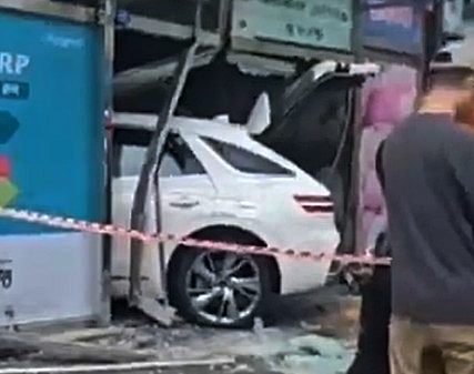 돌진한 차량
[독자 제공. 재판매 및 DB 금지]