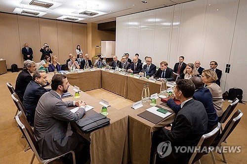 유럽 3개국, 제네바에서 이란과 핵협상
[AFP 연합뉴스. 재판매 및 DB 금지]