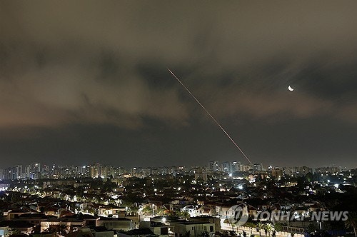 <b>이스라엘</b>-<b>이란</b>, 아흐레째 <b>무력 공방</b>…<b>이란</b>서 400명 이상 사망(종합2보)