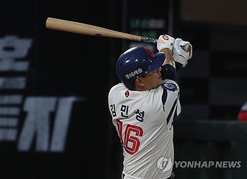 '7회 6득점' <b>롯데</b>, 신나는 4연승…윤성빈, 7년 만에 승리투수