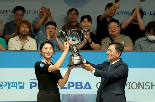 가장 싱거웠던 결승전…김가영, 차유람 꺾고 LPBA 8연속 우승
