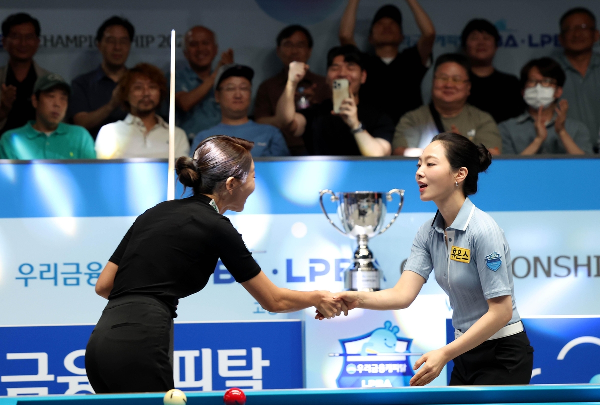 가장 싱거웠던 <b>결승전</b>…<b>김가영</b>, <b>차유람</b> 꺾고 LPBA 8연속 우승
