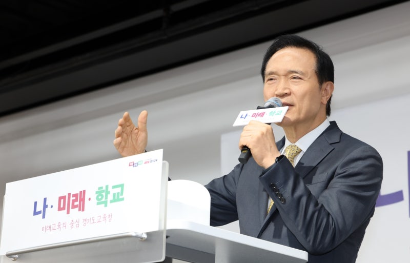 <b>임태희</b> "AI 교과서 확대 반대"…<b>재선</b> 질문엔 "요구 있으면"