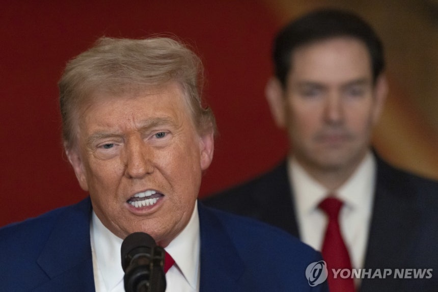 이란 공습 대국민 담화하는 트럼프 대통령
(워싱턴=연합뉴스) 도널드 트럼프 미국 대통령이 2025년 6월 21일(현지시간) 백악관에서 이란 핵시설 공습에 대해 대국민 담화를 하고 있다. 트럼프 대통령 뒤에 마코 루비