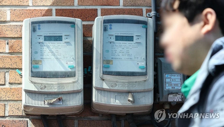 한전, 전기요금 동결
(서울=연합뉴스) 김인철 기자 = 지난 3월 서울 시내의 한 전기계량기 모습. 2025.3.21 yatoya@yna.co.kr
