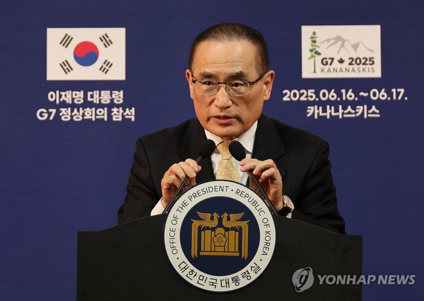 위성락 안보실장
(캘거리=연합뉴스) 한상균 기자 = 위성락 대통령실 국가안보실장이 16일(현지시간) 캐나다 앨버타주 캘거리의 한 호텔의 한국 프레스센터에서 이재명 대통령의 주요 7개국(G7) 정상회의 관련 브리핑을 