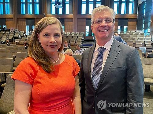미 연준의 보먼 부의장(왼쪽)과 월러 이사
[로이터 연합뉴스 자료사진. 재판매 및 DB 금지] photo@yna.co.kr