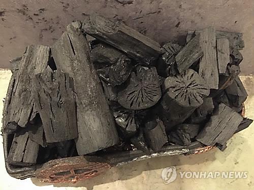 숯 ※ 기사와 직접 관련이 없는 자료사진입니다.
[연합뉴스 자료사진]