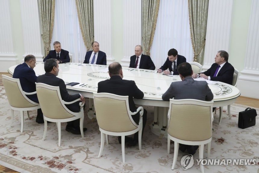 푸틴, 이란 외무장관 회동
[AP/크렘린풀 연합뉴스. 재판매 및 DB 금지]
