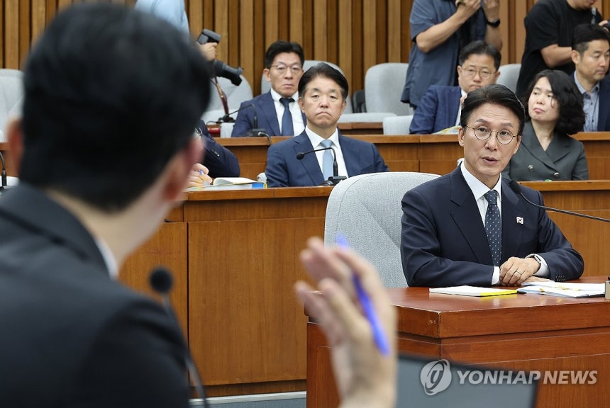 주진우 의원 질문에 답하는 김민석 국무총리 후보자
(서울=연합뉴스) 박동주 기자 = 김민석 국무총리 후보자가 24일 서울 여의도 국회에서 열린 인사청문회에서 국민의힘 주진우 의원의 질문에 답하고 있다. 2025.6.