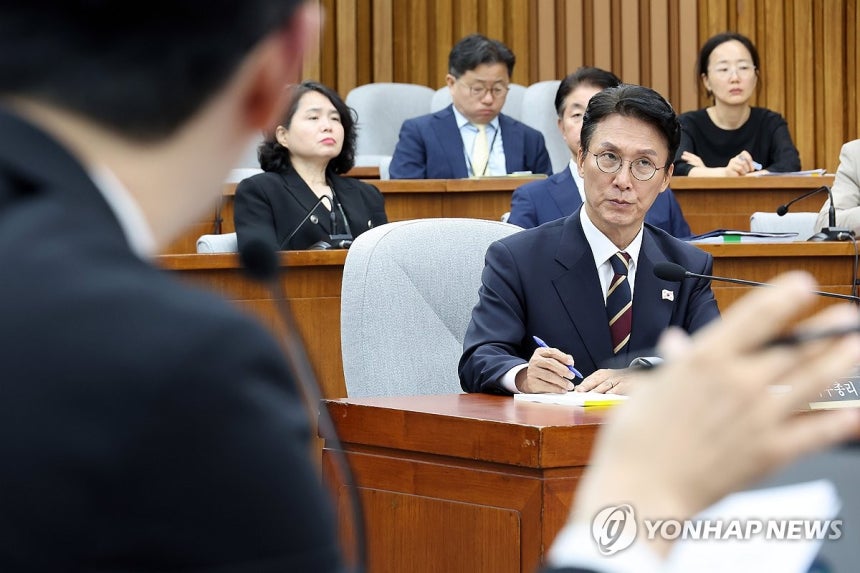 주진우 의원 질의 듣는 김민석 국무총리 후보자
(서울=연합뉴스) 박동주 기자 = 김민석 국무총리 후보자가 25일 서울 여의도 국회에서 열린 인사청문회에서 국민의힘 주진우 의원의 질의를 받고 있다. 2025.6.25 