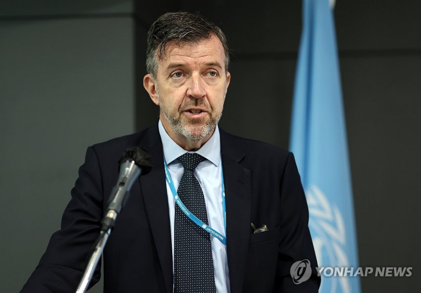 개회사하는 제임스 히난 사무소장
(서울=연합뉴스) 윤동진 기자 = 제임스 히난 유엔 북한인권사무소장이 25일 서울글로벌센터에서 열린 '유엔 북한인권서울사무소, 피해자 및 증인이 바라보는 지난 10년 간의 조선민주주의