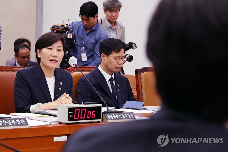 국회서 '<b>송미령</b> 공방'…與 "대통령 결단 존중" 국힘·진보 "사퇴"