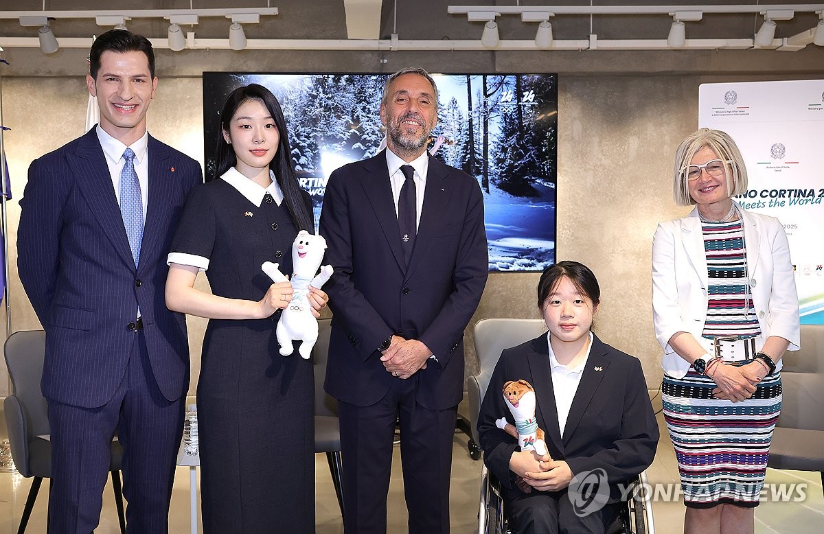 '피겨여왕' <b>김연아</b> "선수들, <b>밀라노 동계올림픽</b> 모든 것 즐기길"
