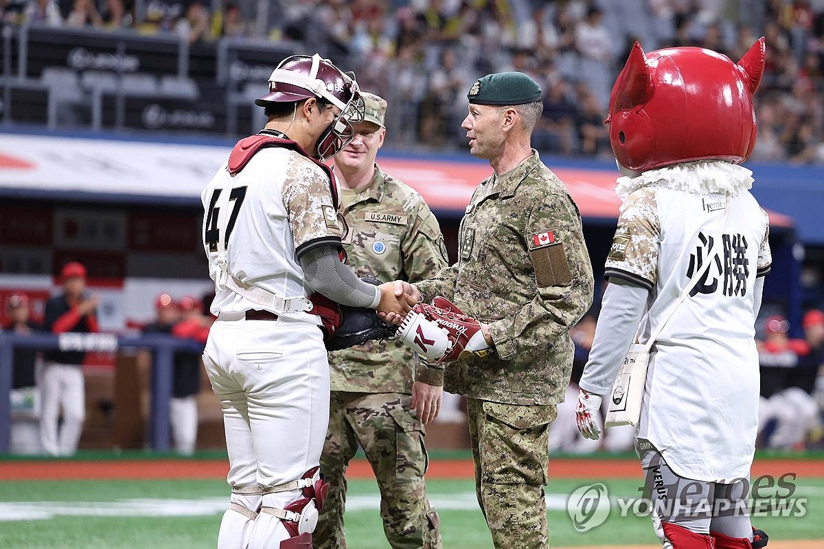 6·25 75주년, 시구 나선 <b>유엔사 부사령관</b>