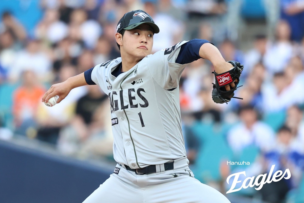 '사자 킬러' <b>문동주</b>, 5⅔이닝 1실점…<b>한화</b>, <b>삼성</b>에 뒤집기