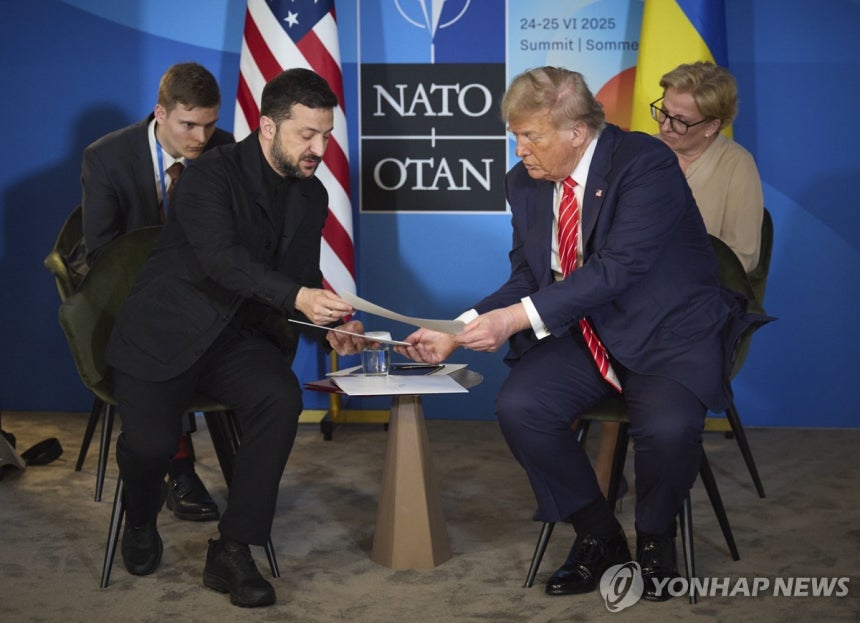 젤렌스키 대통령과 트럼프 대통령 회담
[우크라이나 대통령실 제공. EPA 연합뉴스]