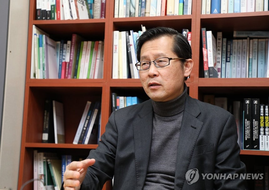 연합뉴스와 인터뷰 중인 정성장 세종연구소 부소장
[진성철 기자 촬영]