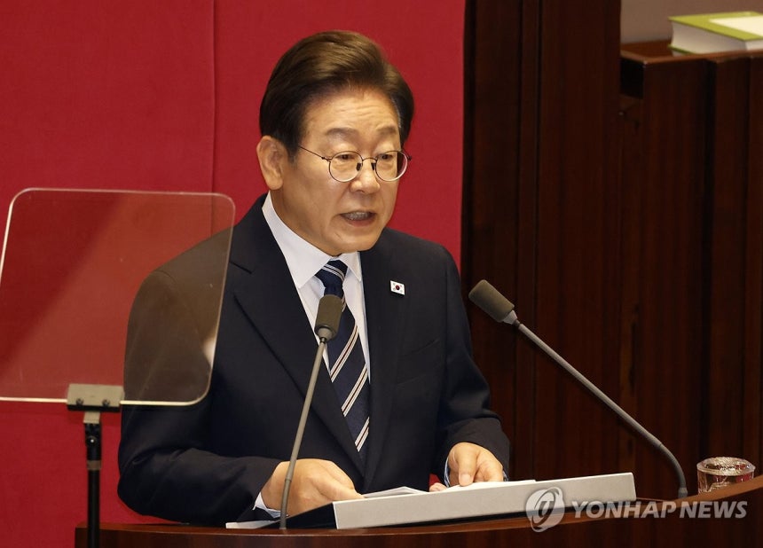시정연설 하는 이재명 대통령
(서울=연합뉴스) 이재명 대통령이 26일 국회 본회의장에서 추가경정예산 시정연설을 하고 있다. 2025.6.26 [국회사진기자단] utzza@yna.co.kr