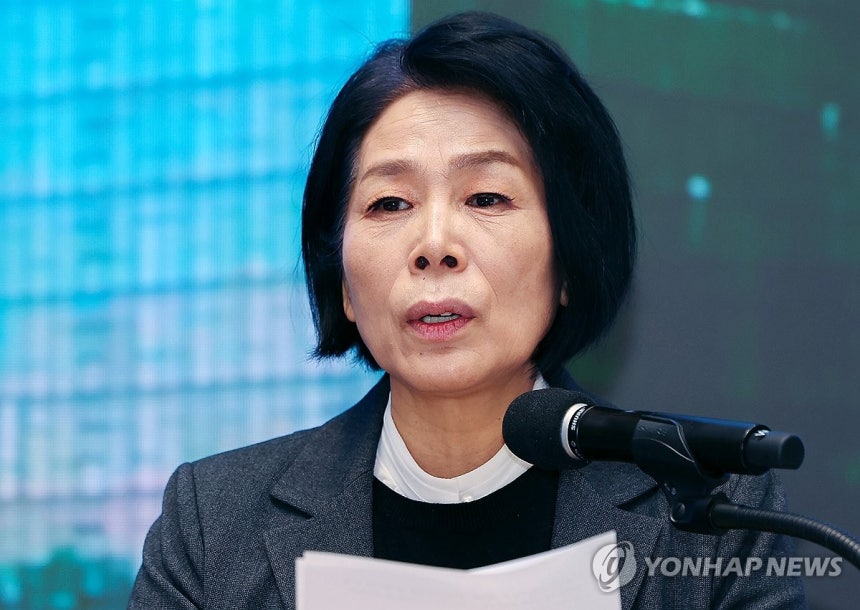 네이버 방문한 과방위, 인사말하는 최민희 위원장
(성남=연합뉴스) 김도훈 기자 = 국회 과학기술정보방송통신위원회(과방위) 최민희 위원장이 19일 경기도 성남시 네이버 1784 사옥에서 열린 간담회에서 인사말을 하고 