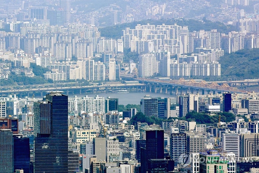 1∼4월 강남구 국민평형 평균 가격 23억
(성남=연합뉴스) 신현우 기자 = 지난 1∼4월 서울 아파트 시장에서 '강남3구'(강남·서초·송파)의 신고가 경신 거래가 '노도강'(노원·도봉·강북)의 약 25배에 달하는 