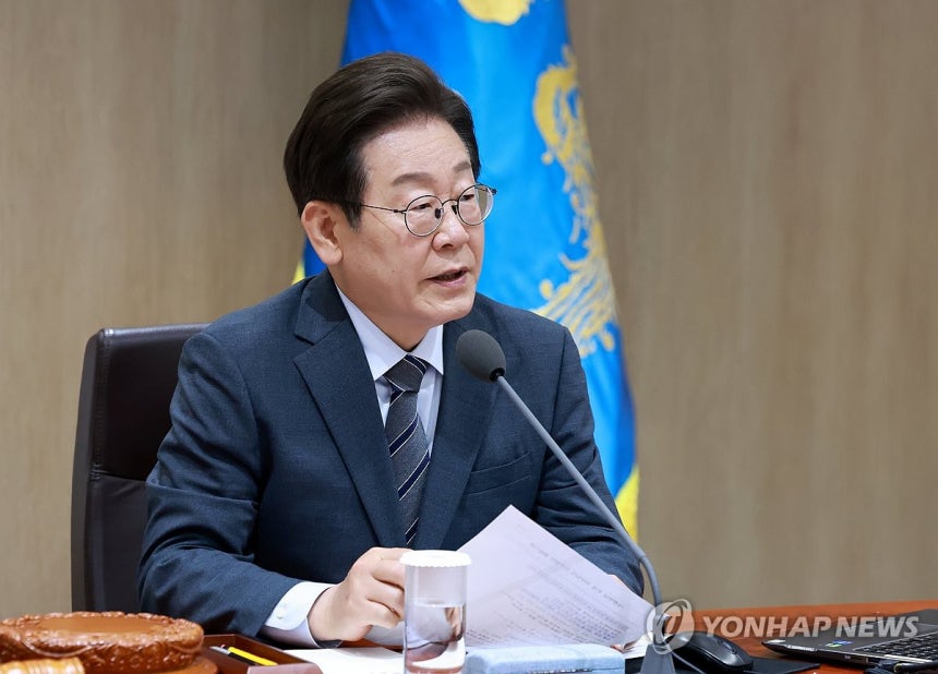 국무회의에서 발언하는 이재명 대통령
(서울=연합뉴스) 홍해인 기자 = 이재명 대통령이 24일 서울 용산 대통령실 청사에서 열린 국무회의에서 발언하고 있다. 2025.6.24 hihong@yna.co.kr