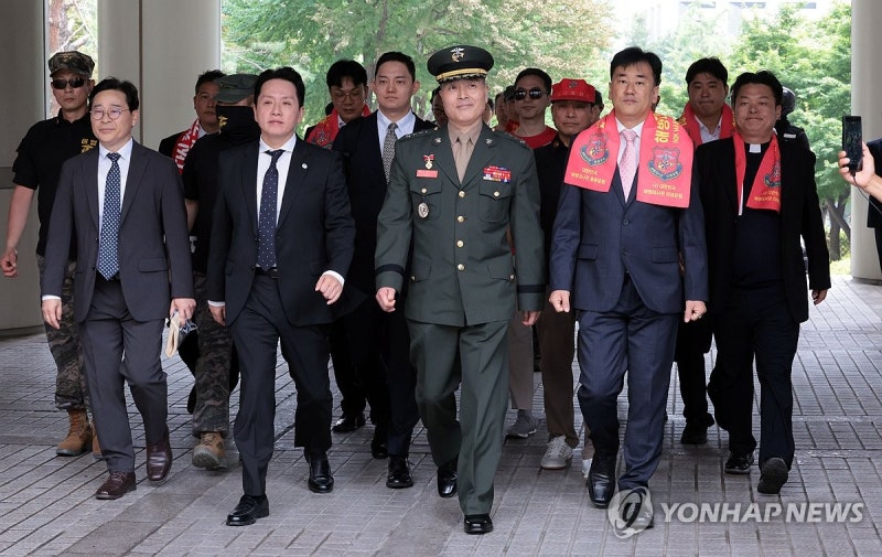 <b>2심</b> 속행 <b>공판</b> 출석하는 <b>박정훈 대령</b>