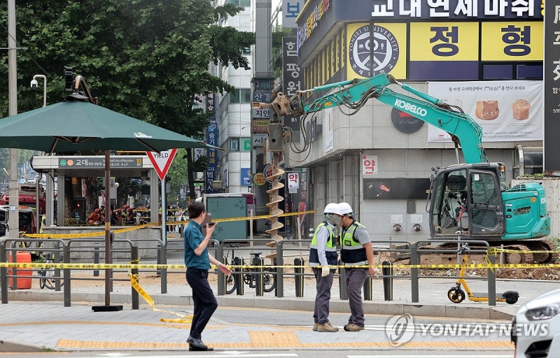 <b>교대역</b> 인근 배관 파손돼 <b>가스누출</b>…열차 무정차통과·통행 통제(종합2...