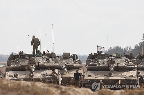 가자지구 작전을 위해 대기중인 이스라엘 군인들 
[EPA=연합뉴스 자료사진. 재판매 및 DB금지]