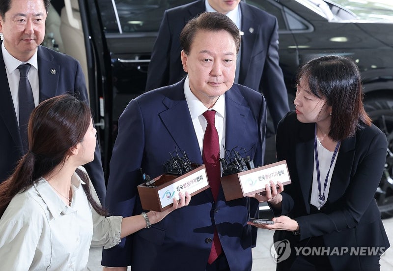 <b>내란특검</b>, 尹 대면<b>조사</b> 시작…체포저지부터 차례로 <b>조사</b> 전망