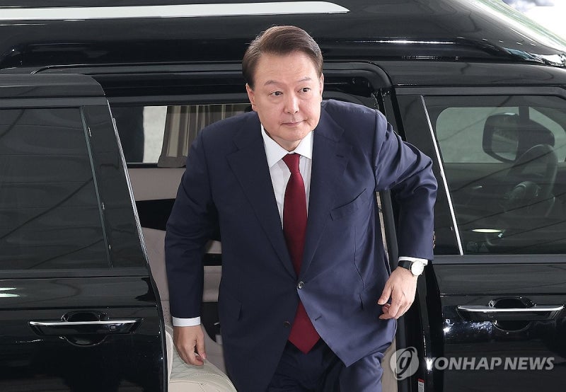 <b>특검</b> "尹 오전조사 종료…체포방해 마무리되면 국무회의 조사"